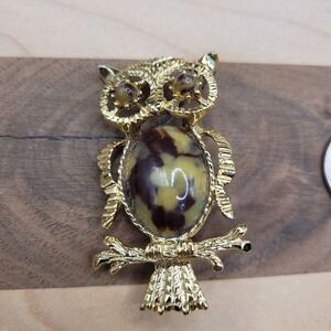 Vintage GERRY'S goldtone owl pendant brooch with Brown Agate Stone